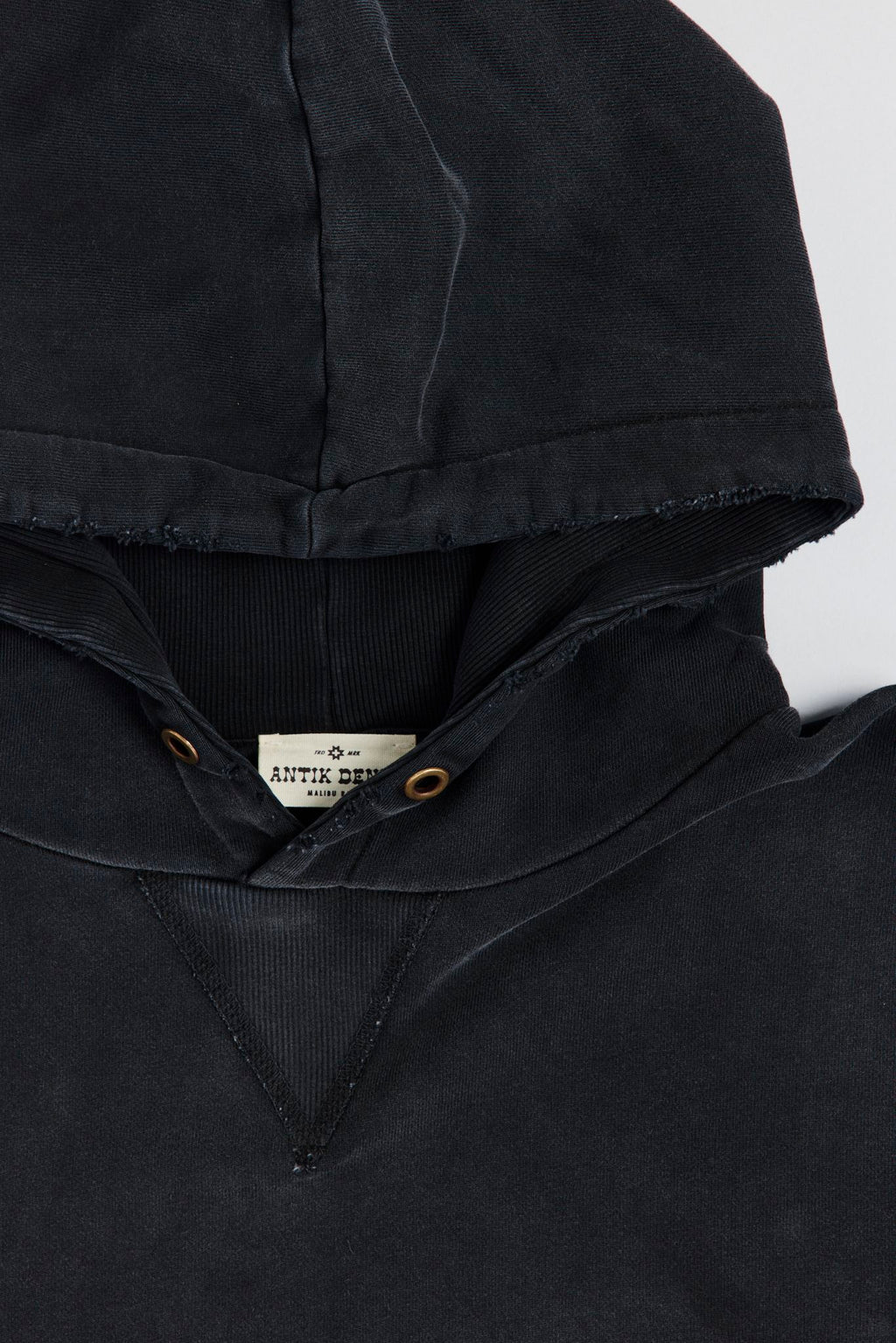 AM8500 BLACK HOODIE