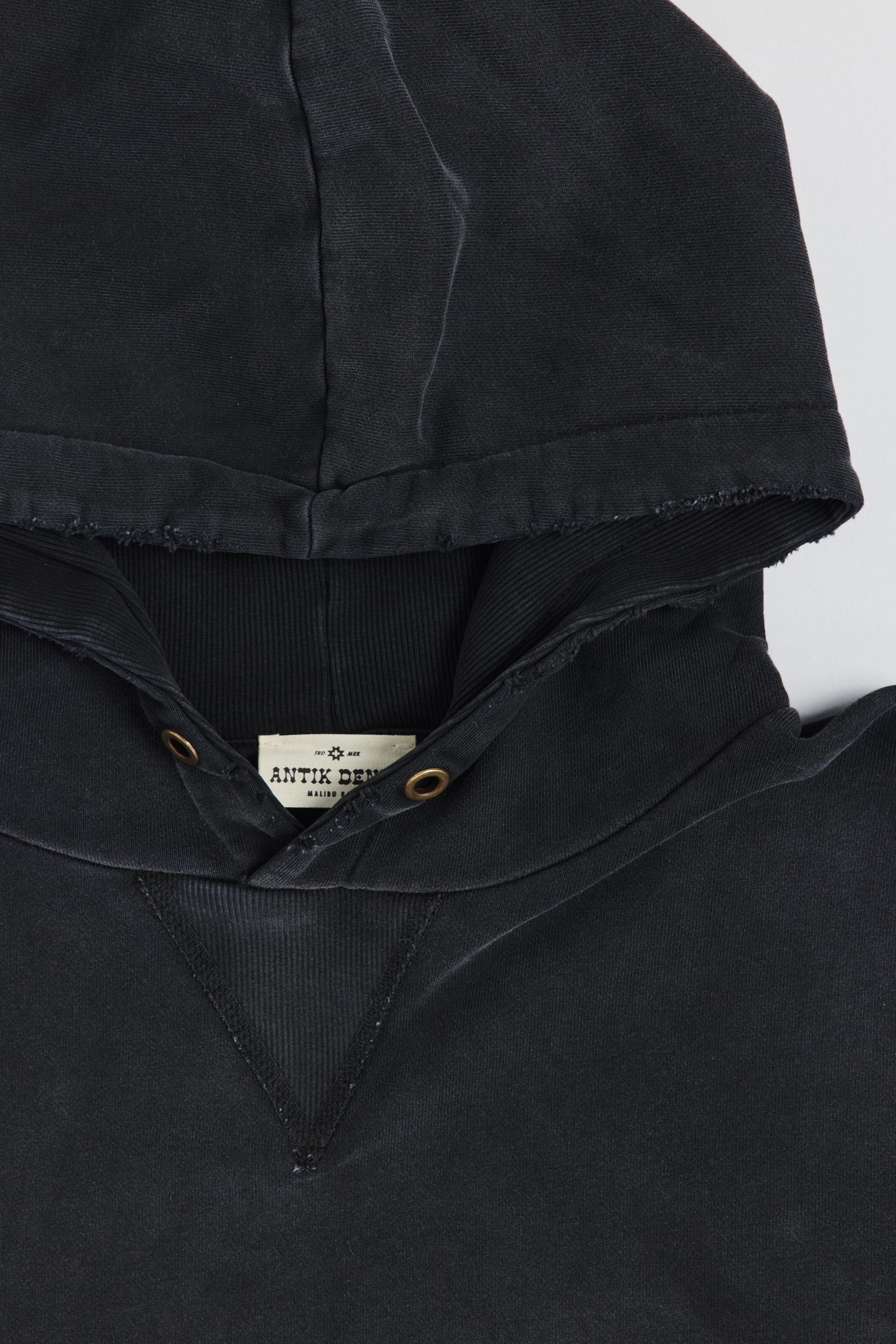 AM8500 BLACK HOODIE