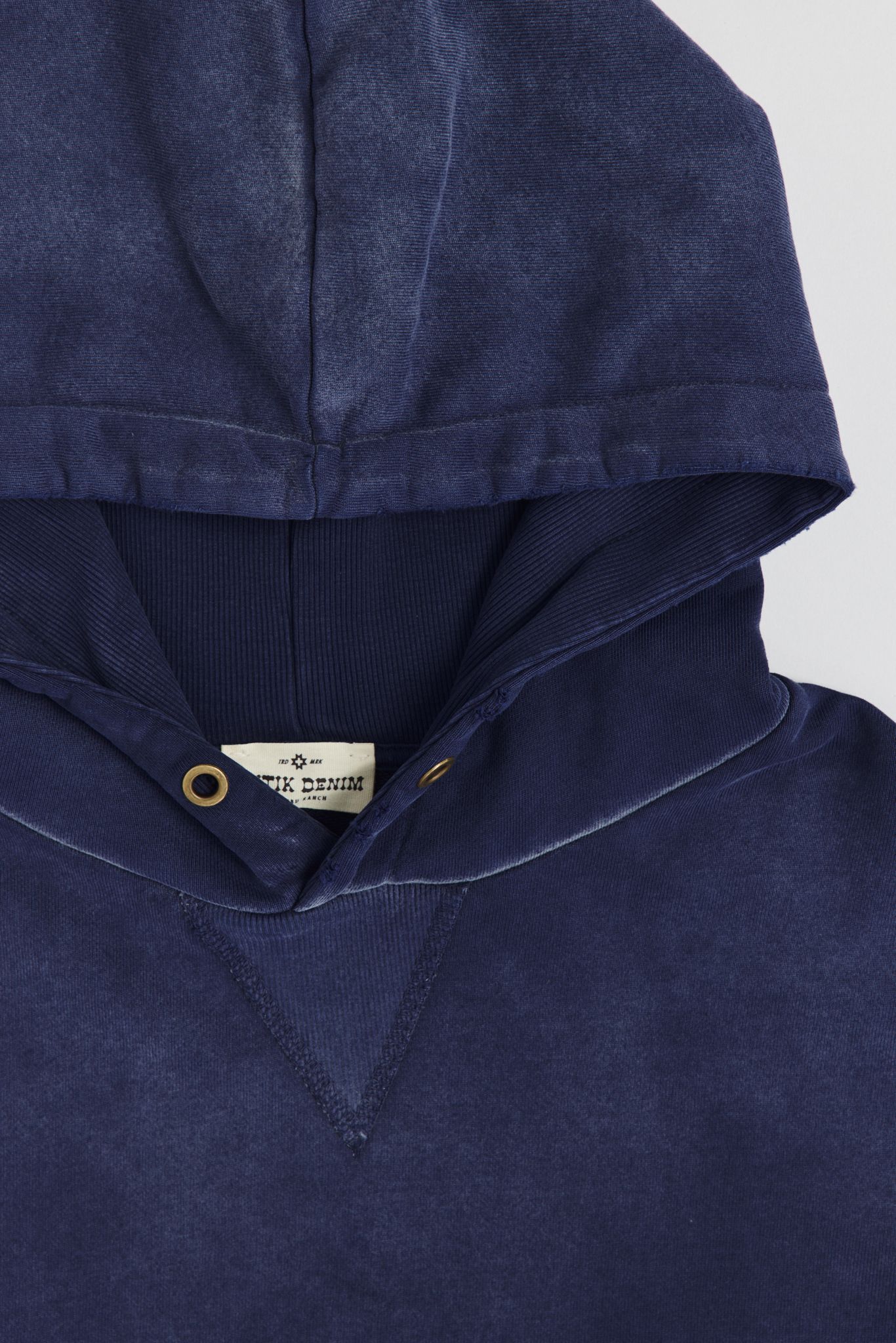 AM8500 NAVY HOODIE