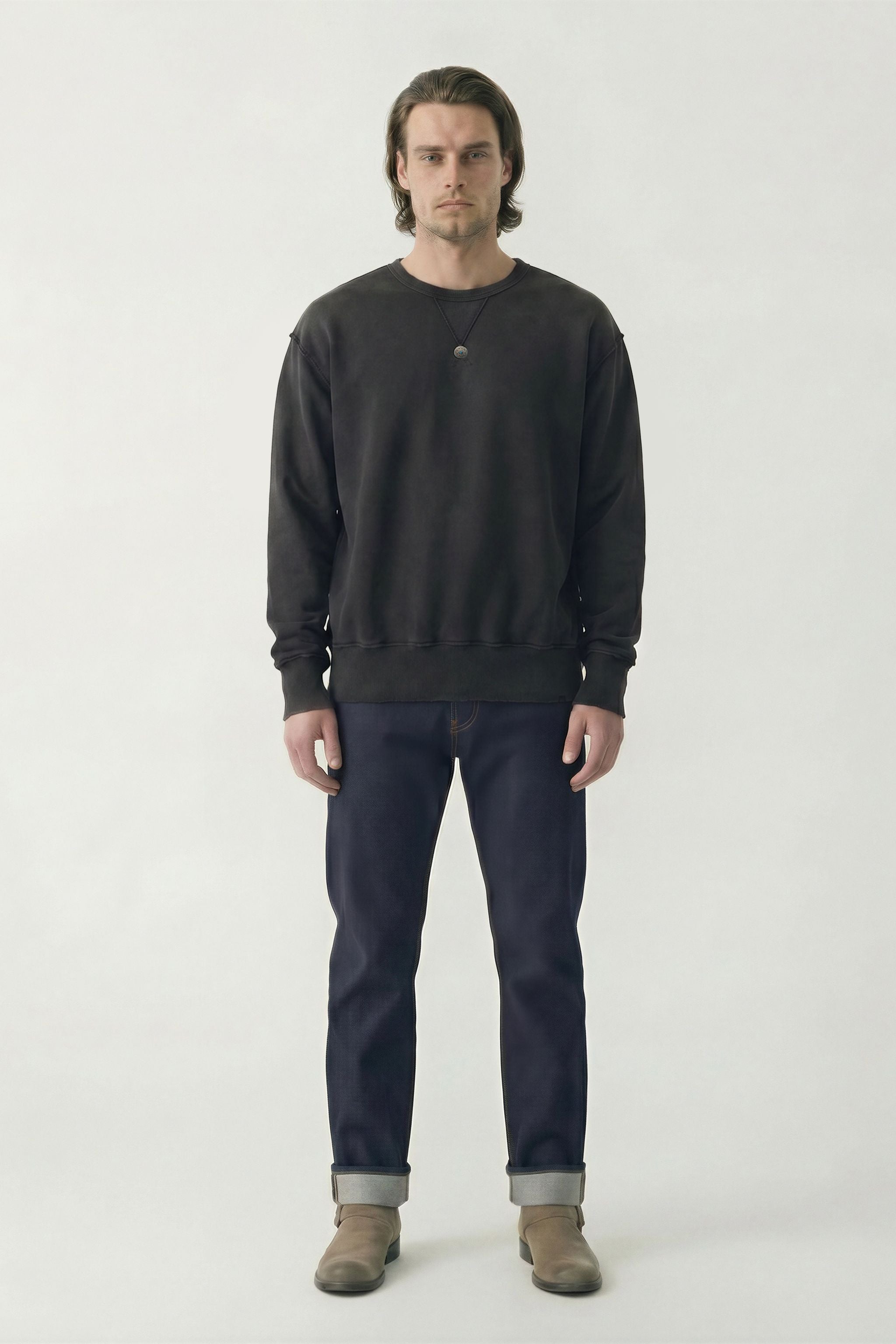 AM8700 BLACK CREWNECK SWEATER