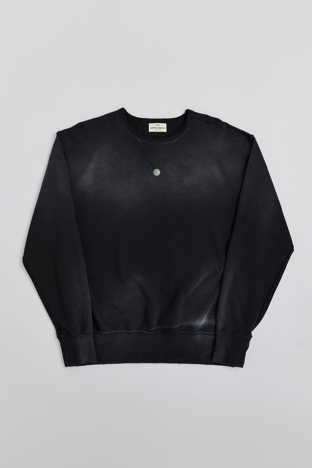 AM8700 BLACK CREWNECK SWEATER