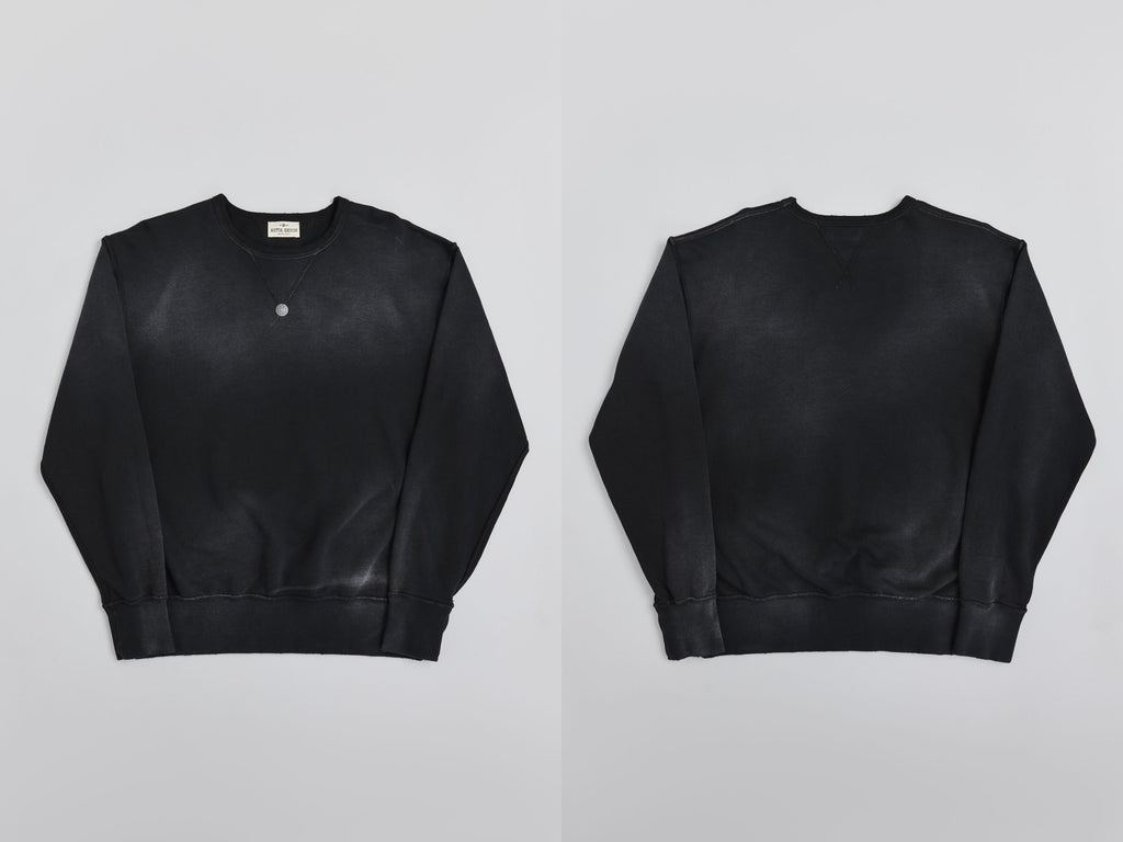 AM8700 BLACK CREWNECK SWEATER