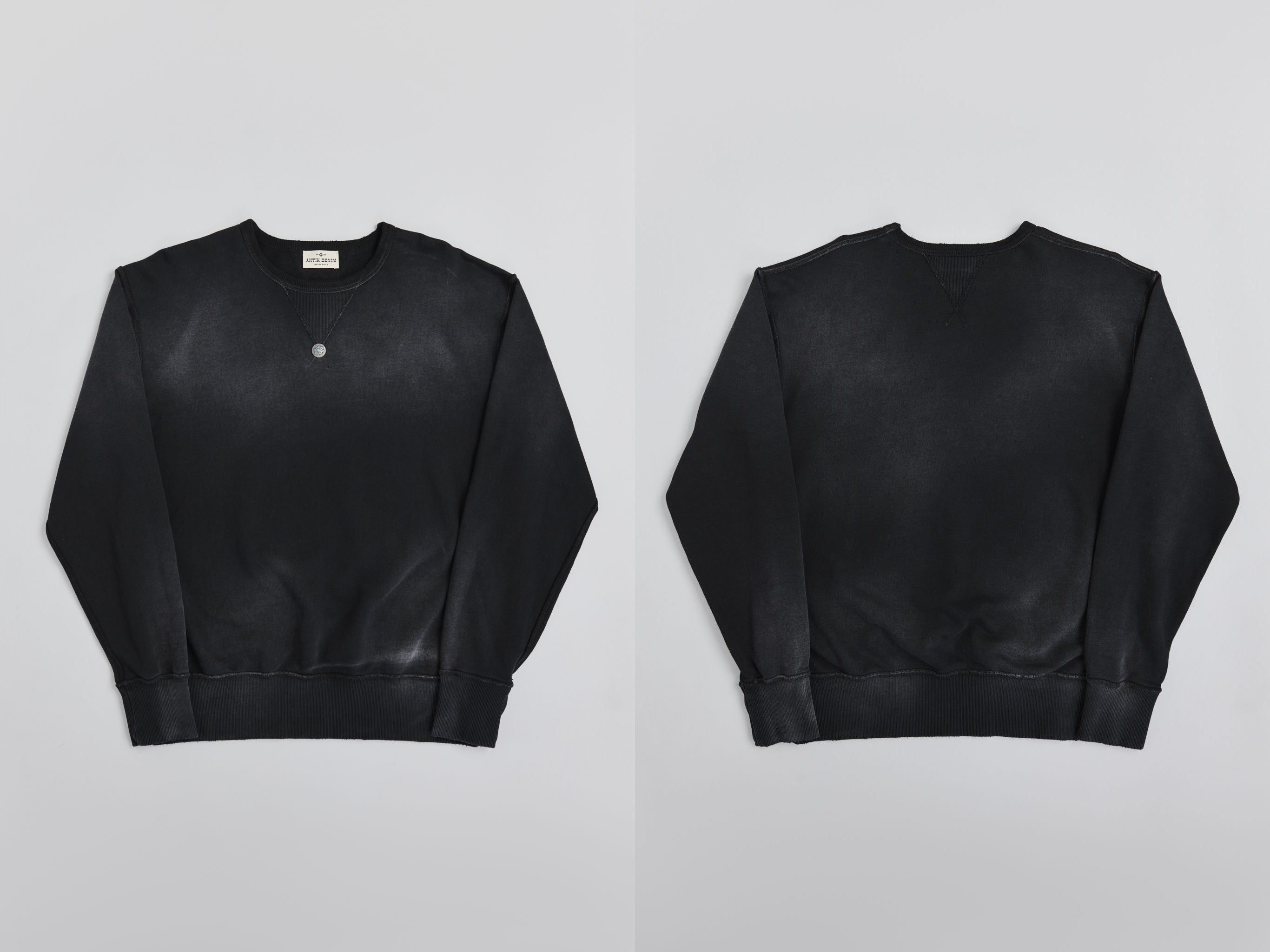 AM8700 BLACK CREWNECK SWEATER