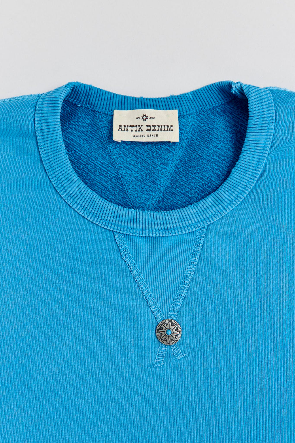 AM8700 TURQUOISE CREWNECK SWEATER