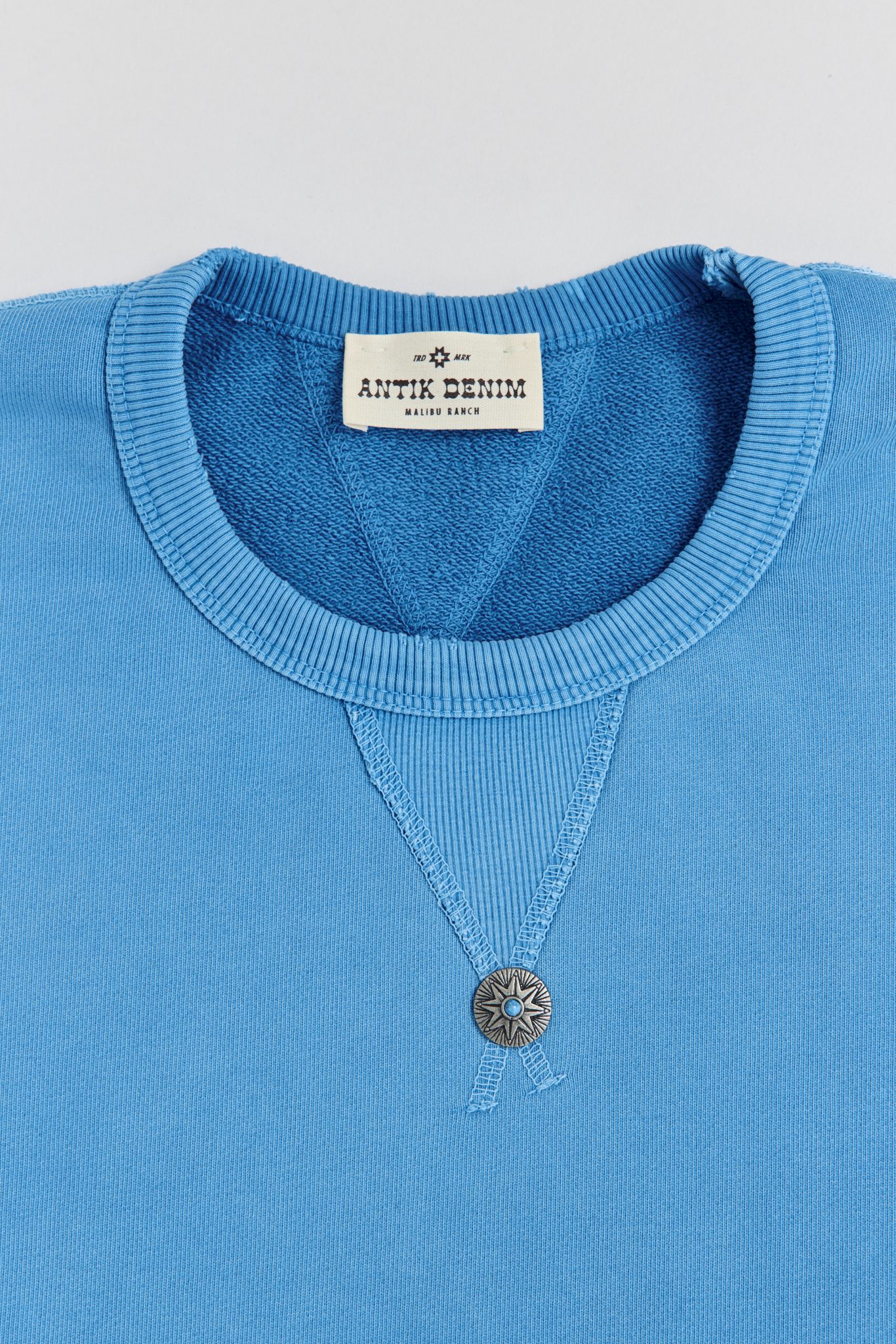 AM8700 TURQUOISE CREWNECK SWEATER