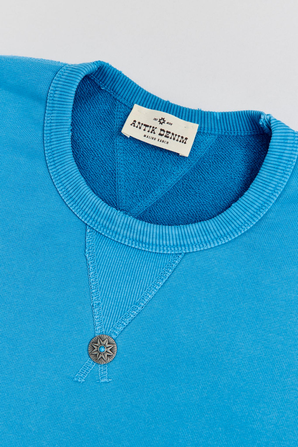 AM8700 TURQUOISE CREWNECK SWEATER