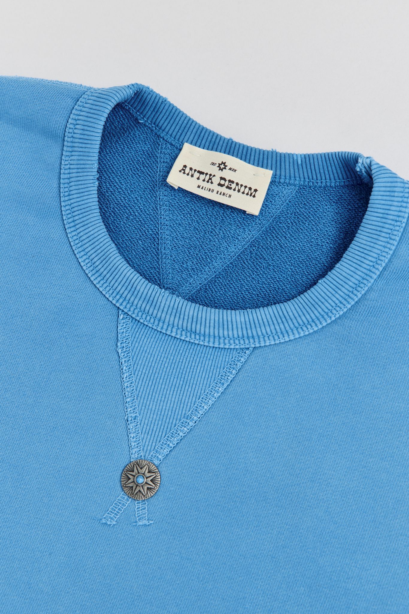 AM8700 TURQUOISE CREWNECK SWEATER