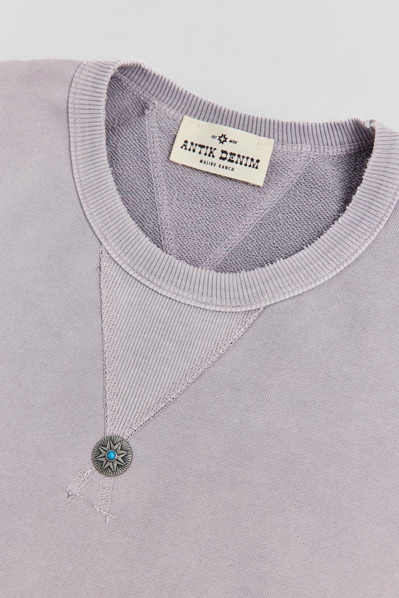 AM8700 GREY CREWNECK SWEATER