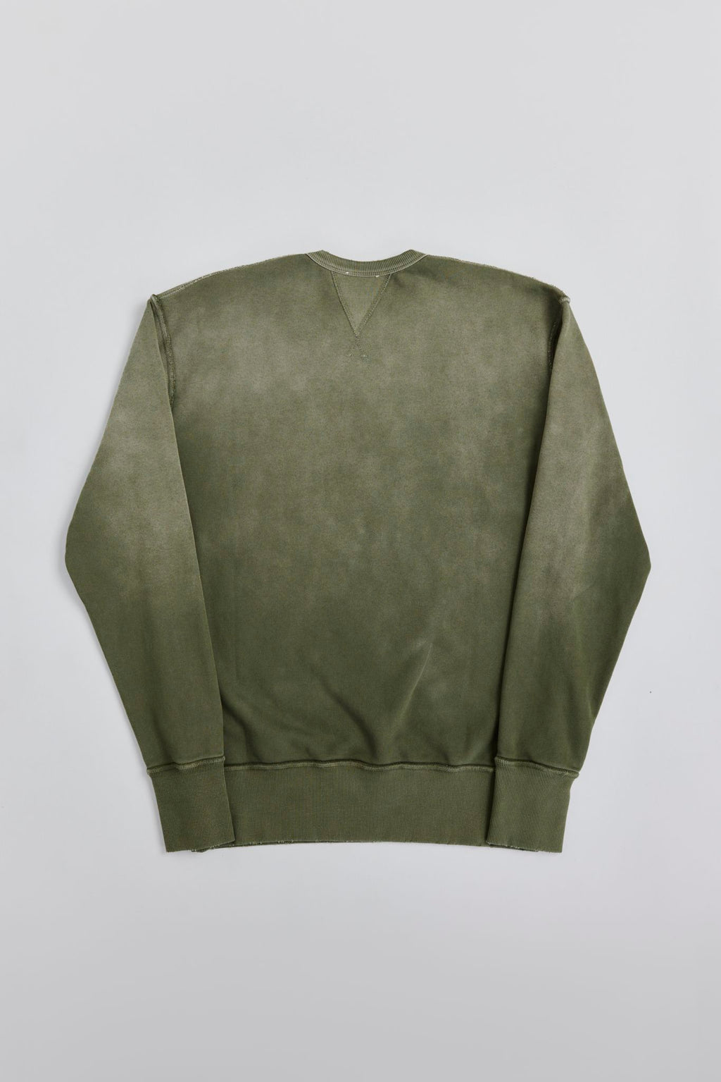 AM8700 OLIVE CREWNECK SWEATER
