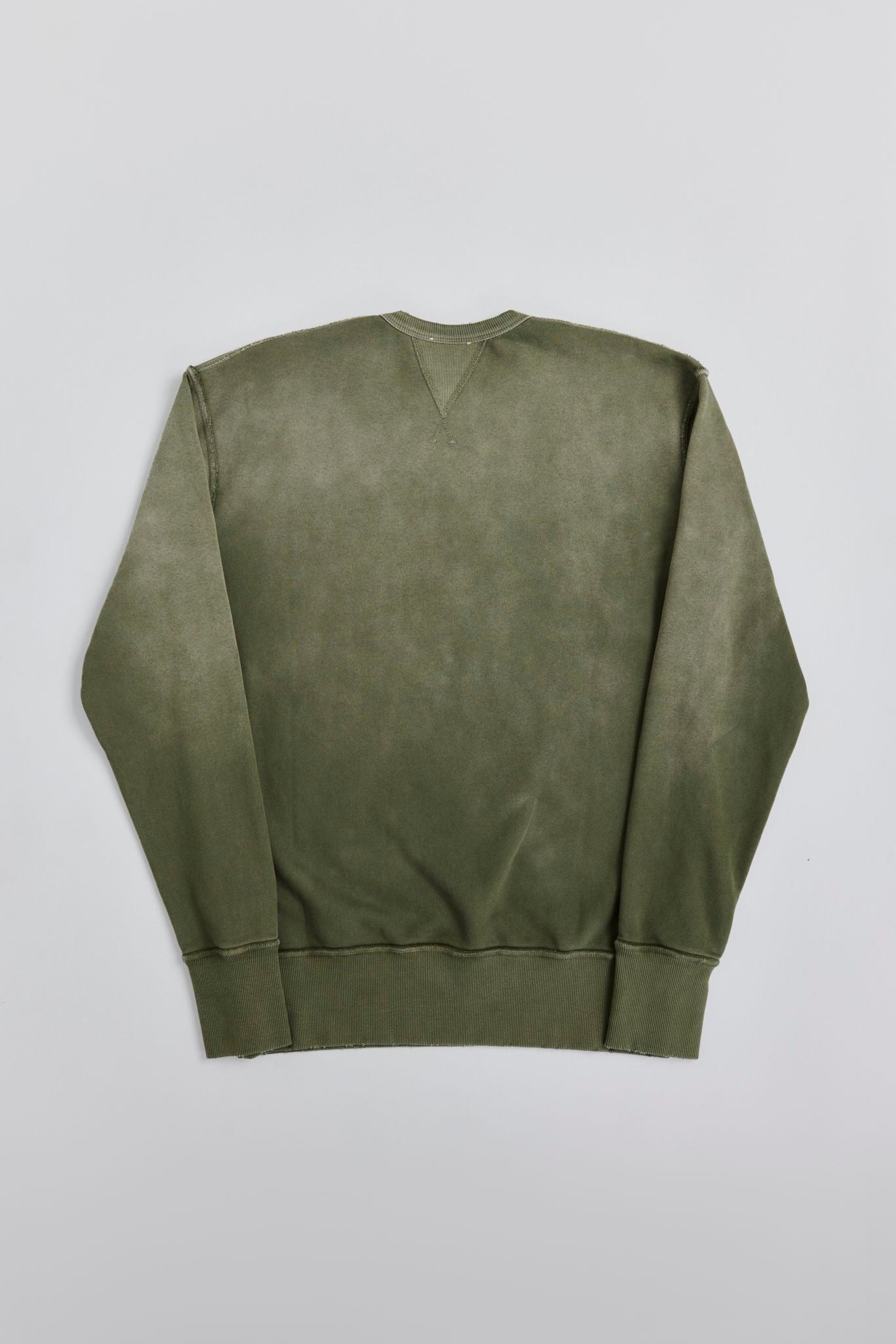 AM8700 OLIVE CREWNECK SWEATER