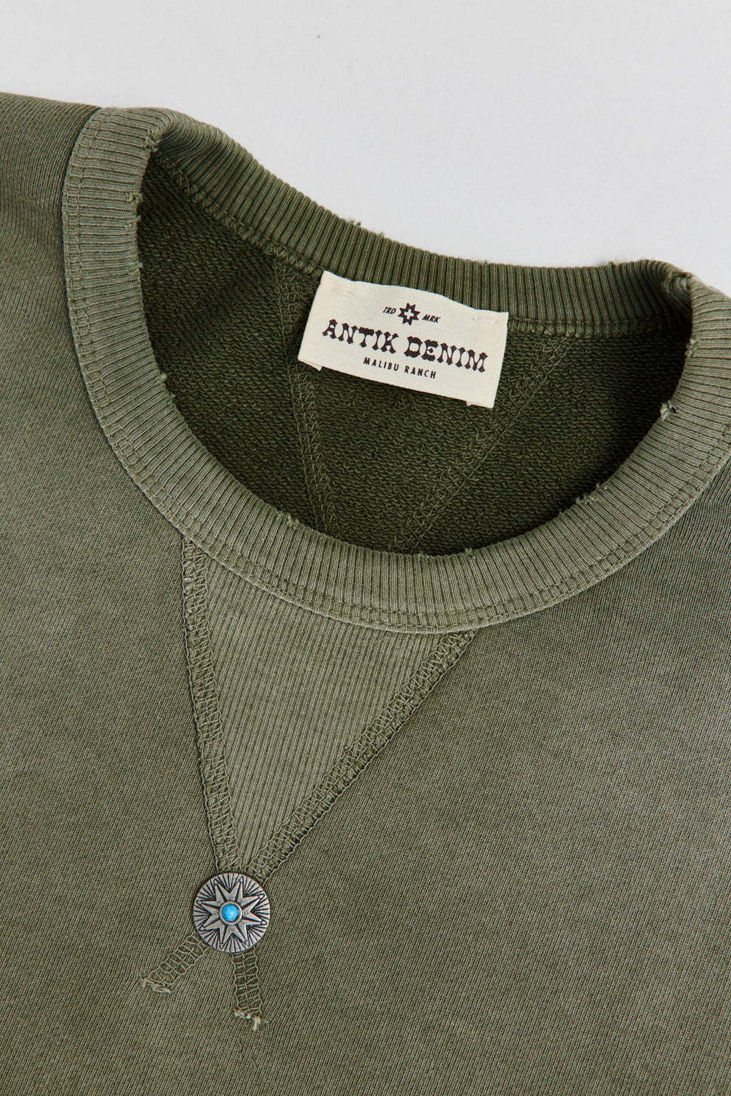 AM8700 OLIVE CREWNECK SWEATER