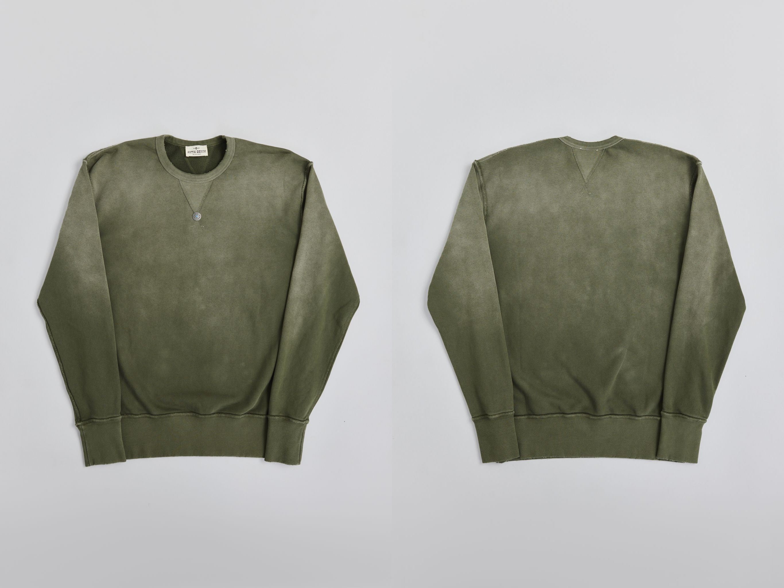 AM8700 OLIVE CREWNECK SWEATER