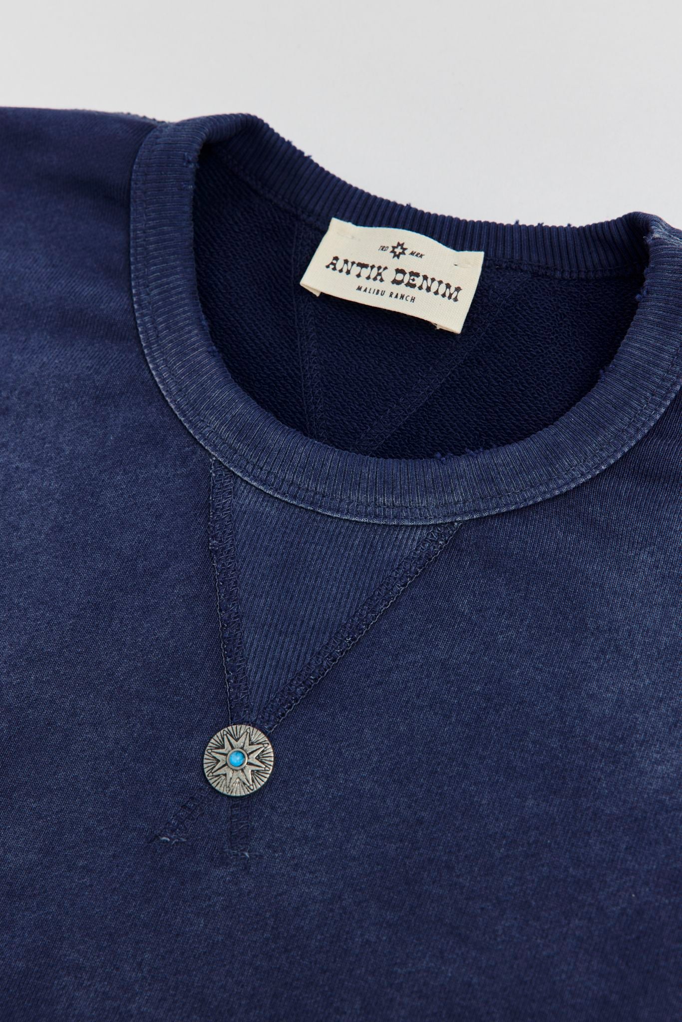AM8700 NAVY CREWNECK SWEATER