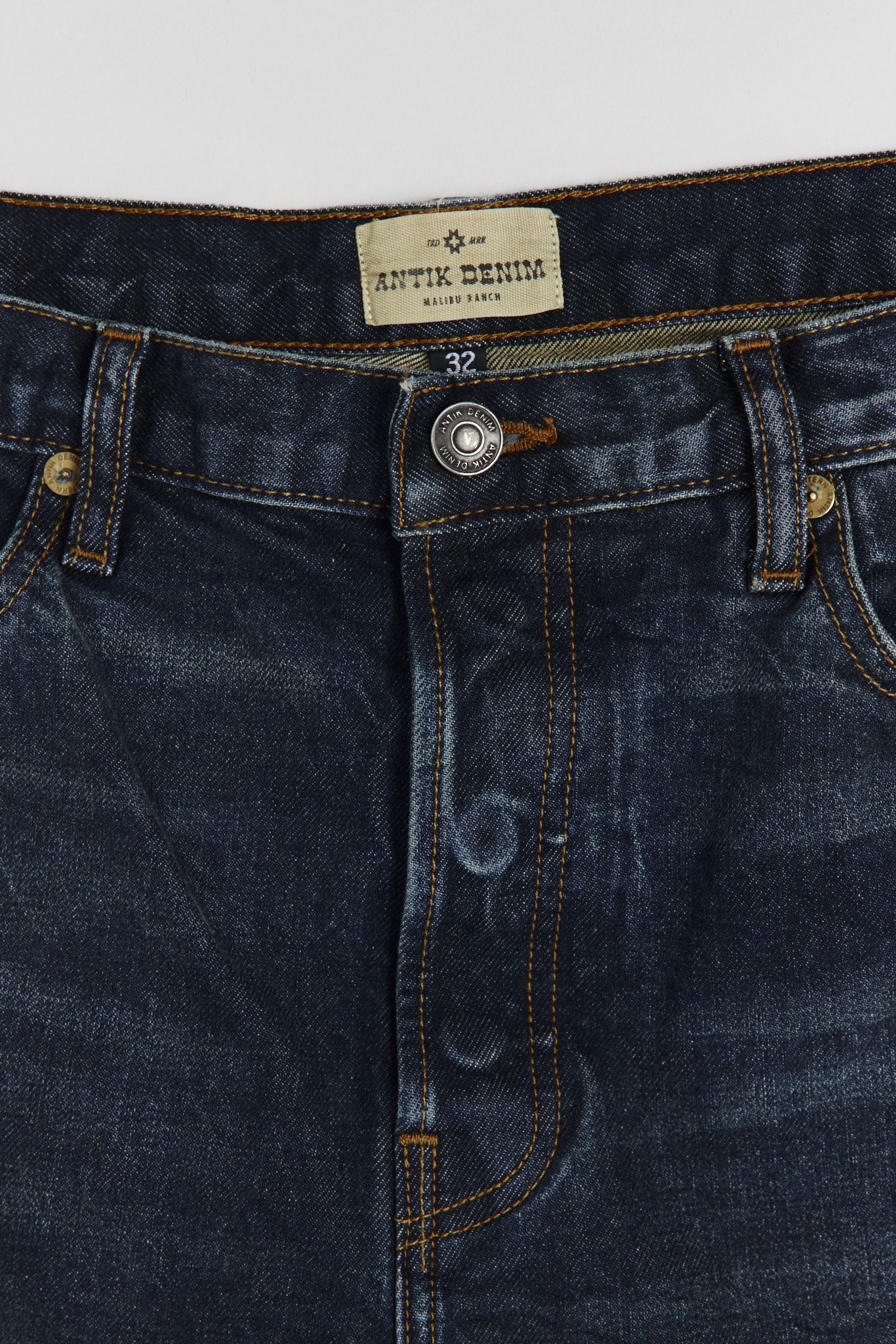 AM1001 HERITAGE SLIM STRAIGHT JEANS