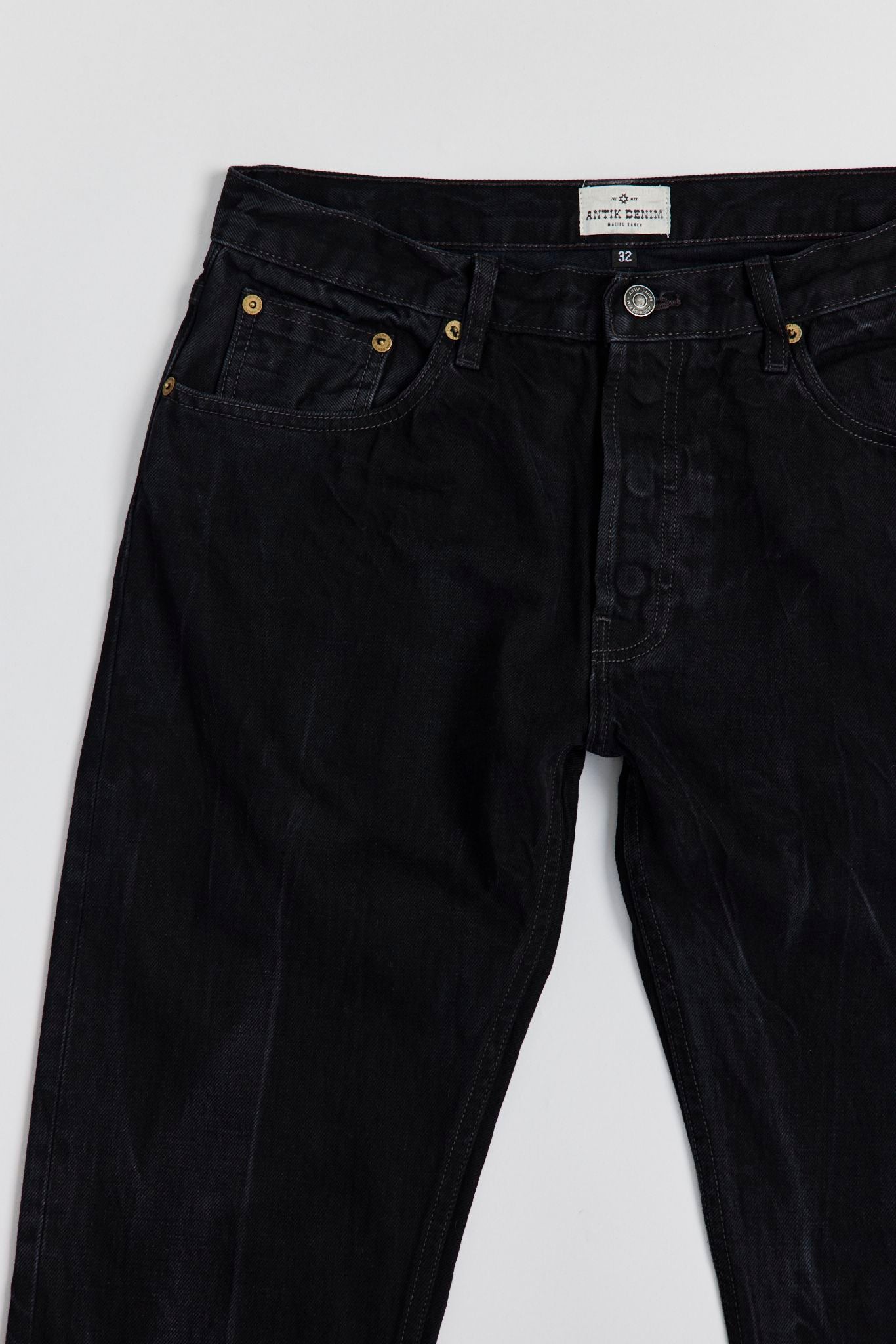AM1002 LEGENDARY SLIM STRAIGHT JEANS