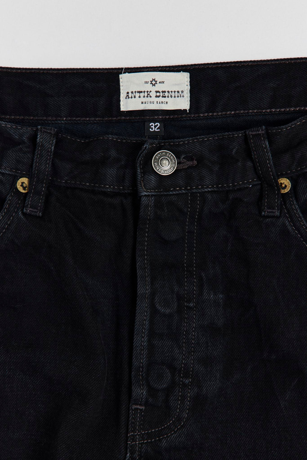 AM1002 LEGENDARY SLIM STRAIGHT JEANS