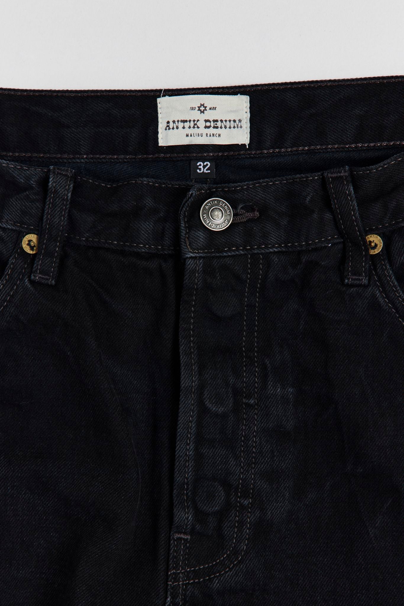 AM1002 LEGENDARY SLIM STRAIGHT JEANS