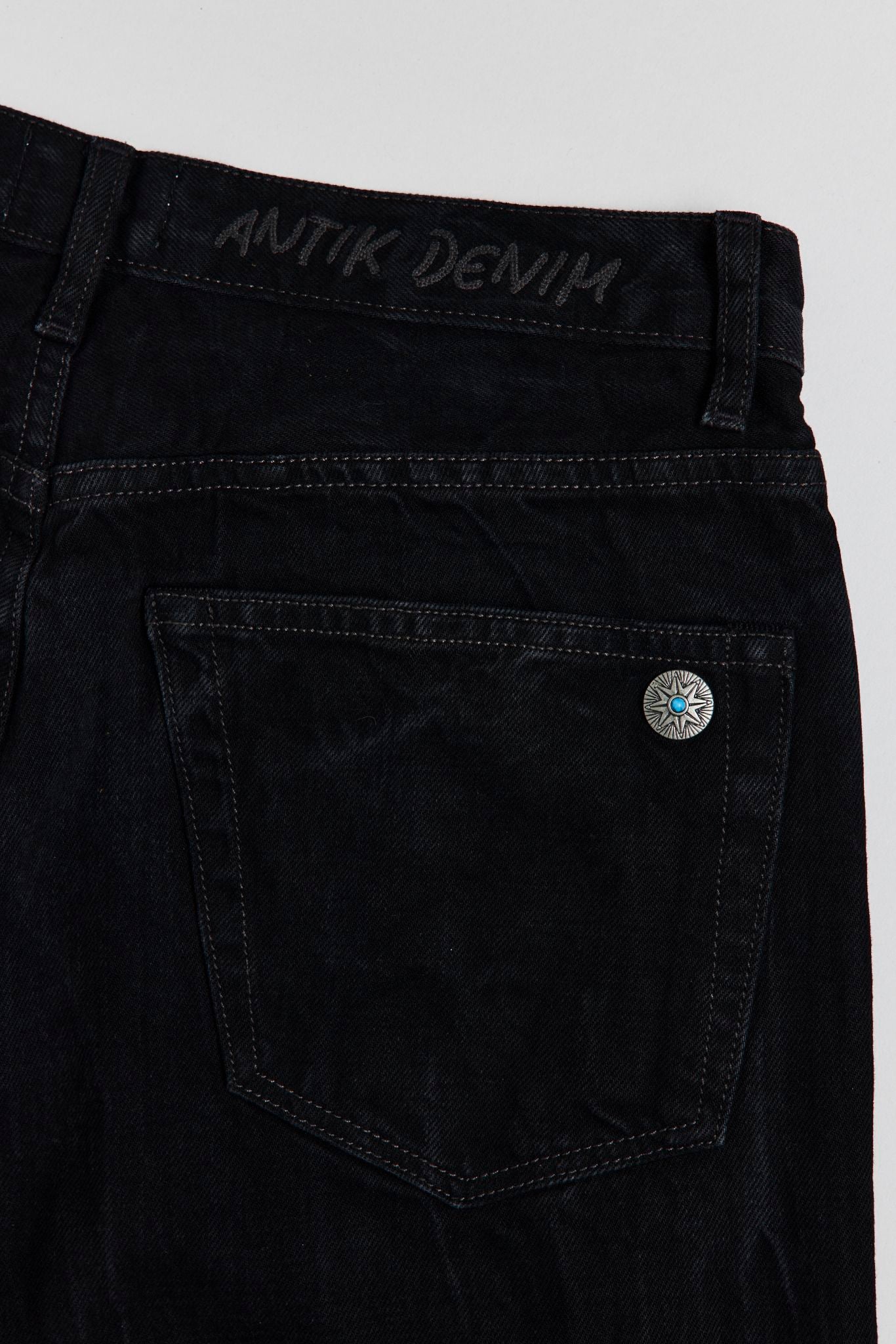 AM1002 LEGENDARY SLIM STRAIGHT JEANS