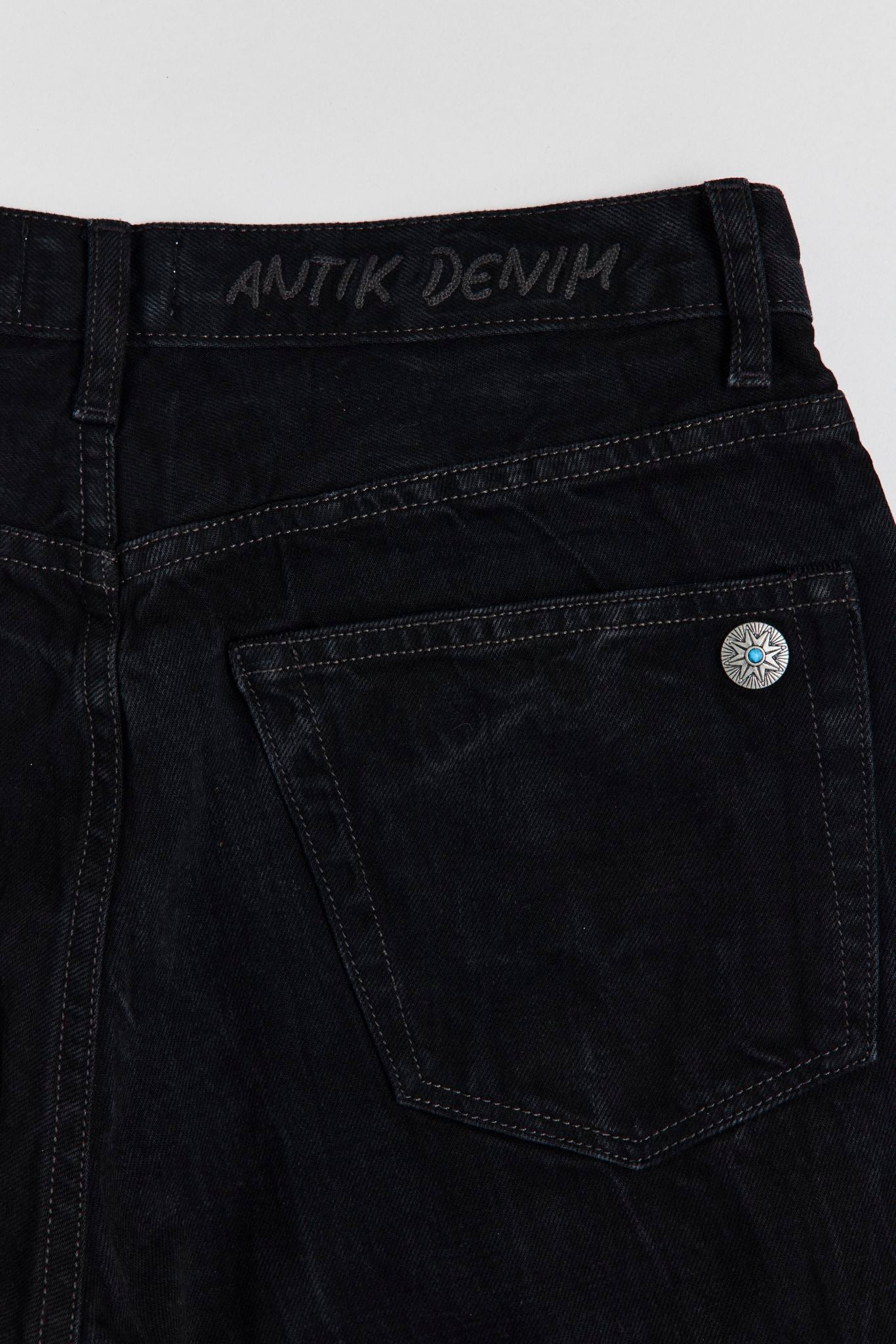AM1002 LEGENDARY SLIM STRAIGHT JEANS