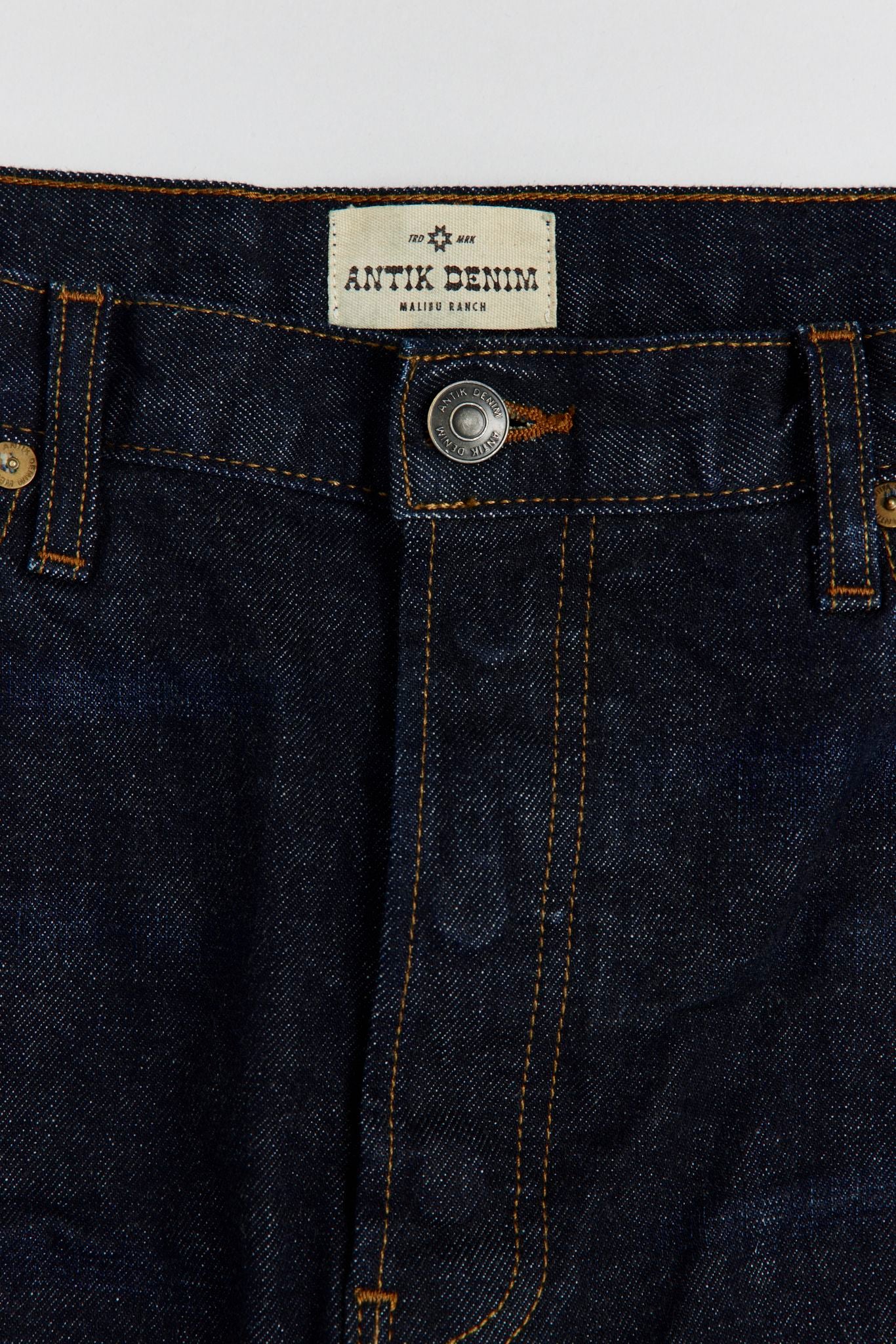 AM1004 LOYALTY SLIM STRAIGHT JEANS
