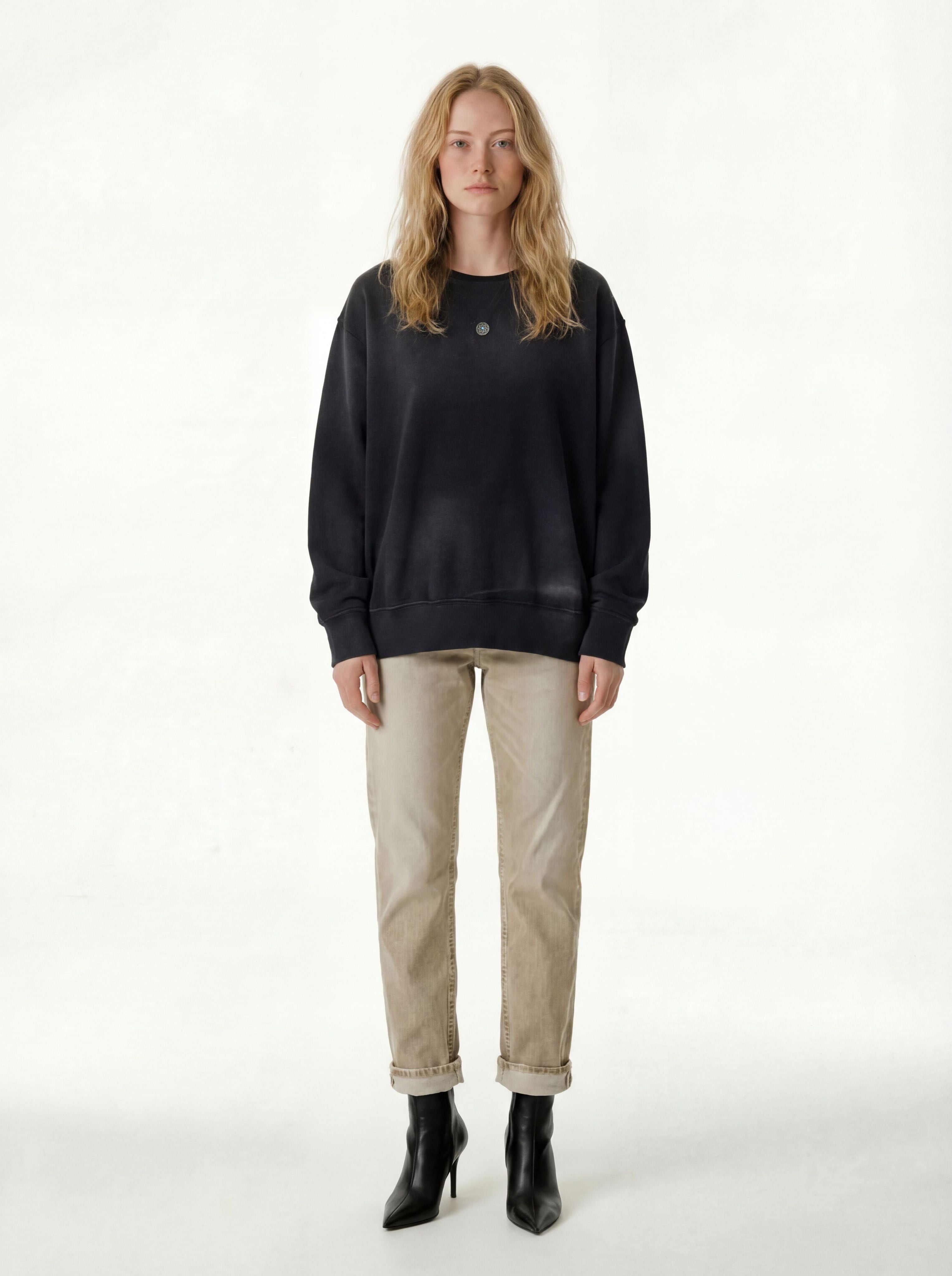 AM8700W BLACK CREW NECK SWEATER