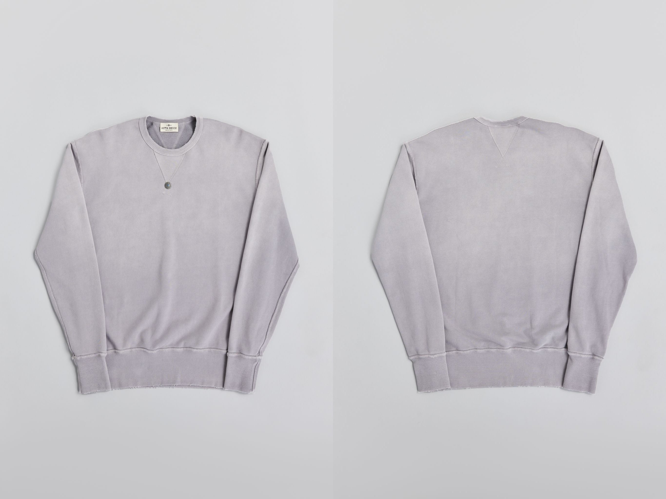 AM8700W GREY CREWNECK SWEATER