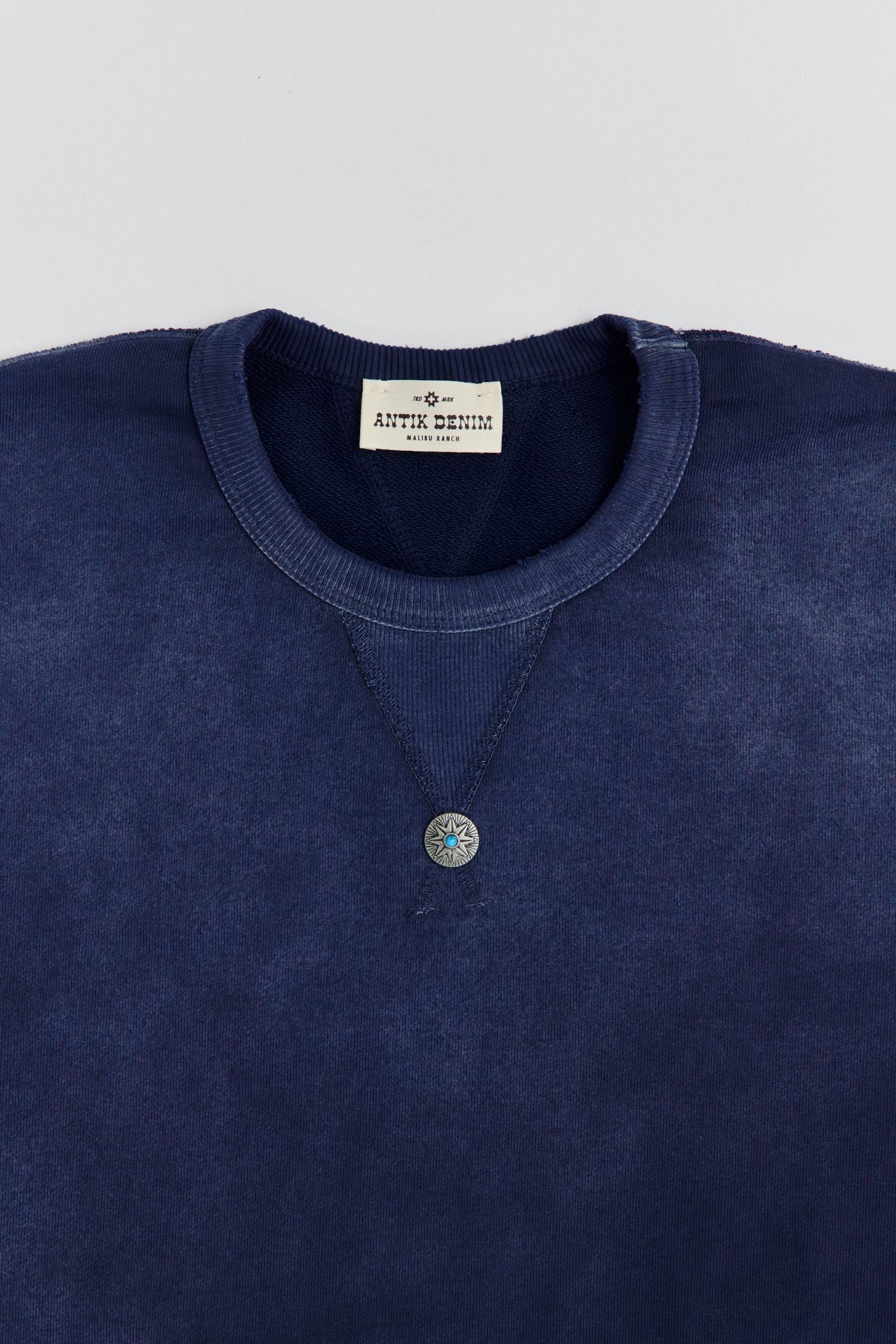 AM8700W NAVY CREW NECK SWEATER