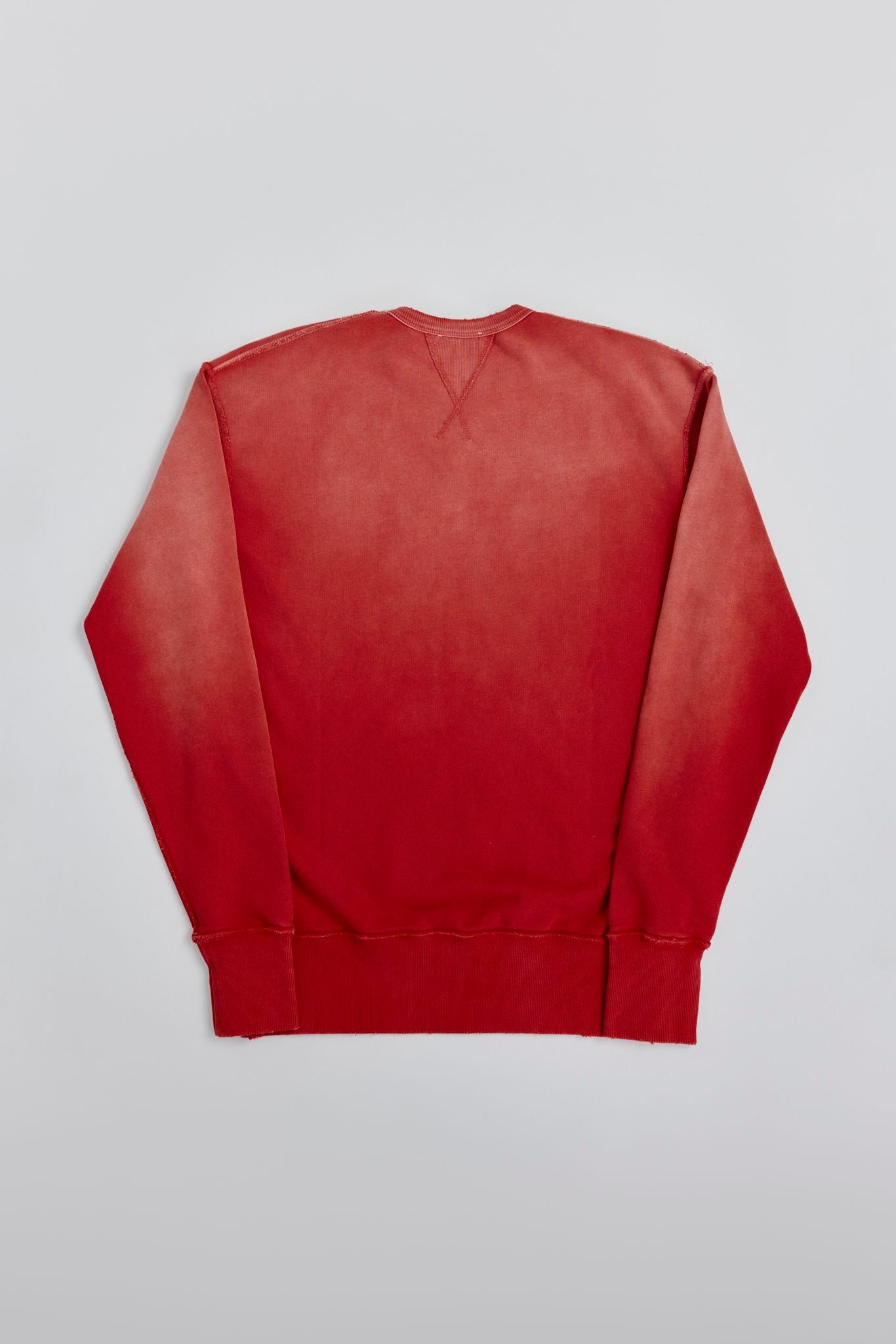 AM8700W RED CREWNECK SWEATER