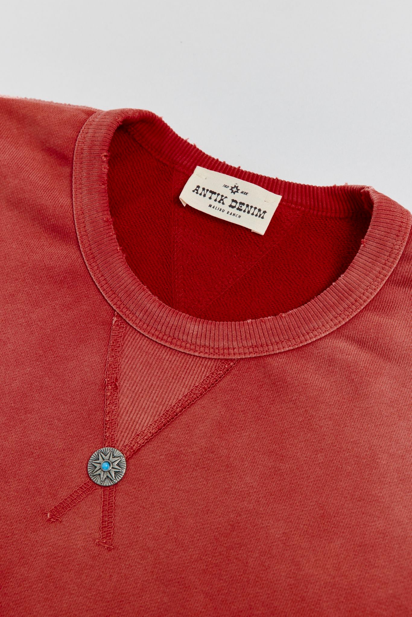 AM8700W RED CREWNECK SWEATER