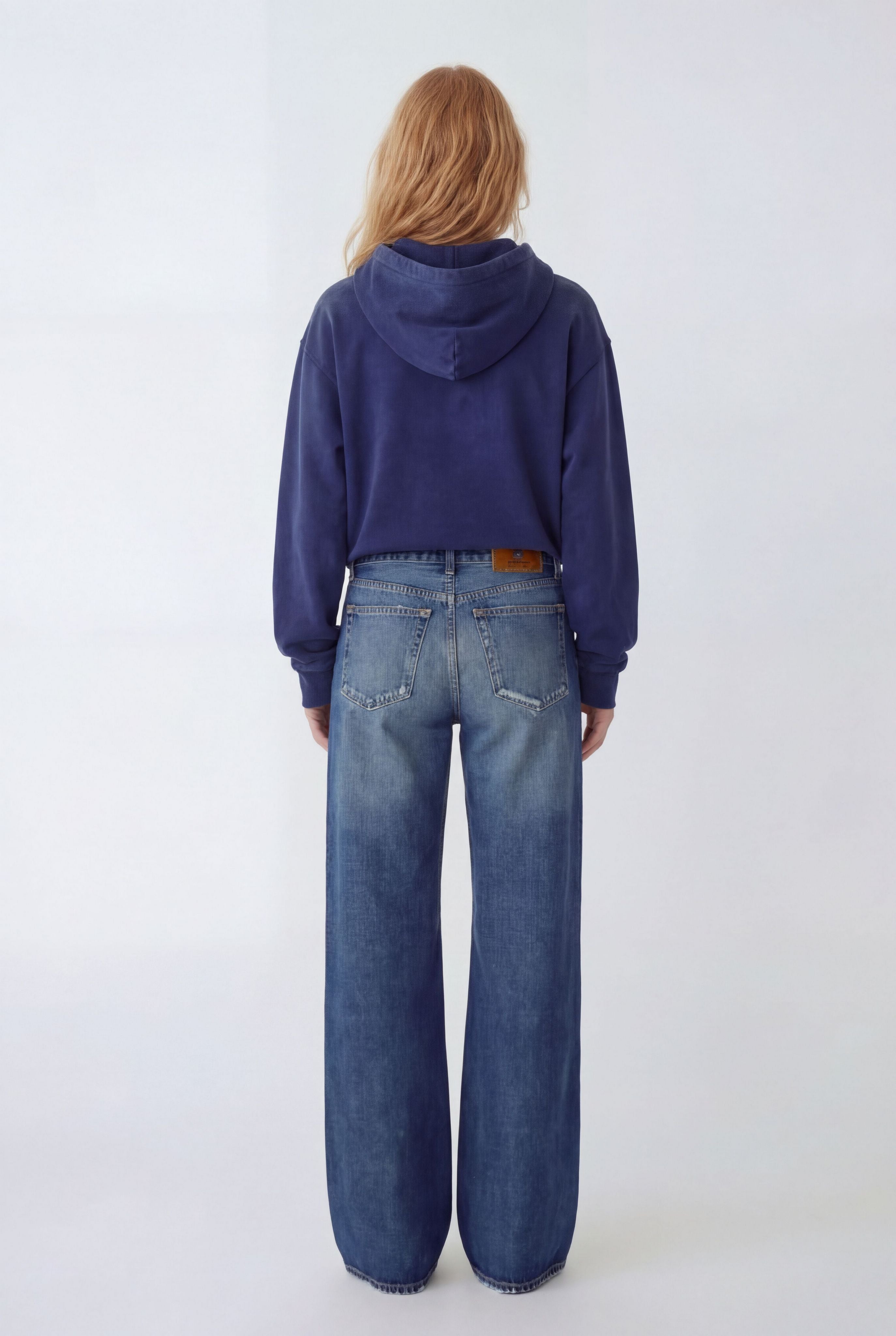 AM8500W NAVY HOODIE