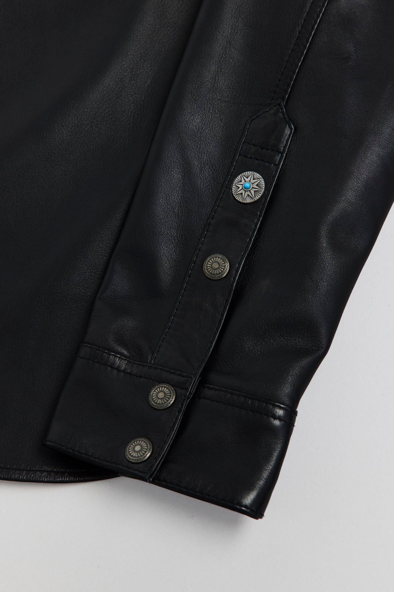 AM6006W BLACK SHIRT