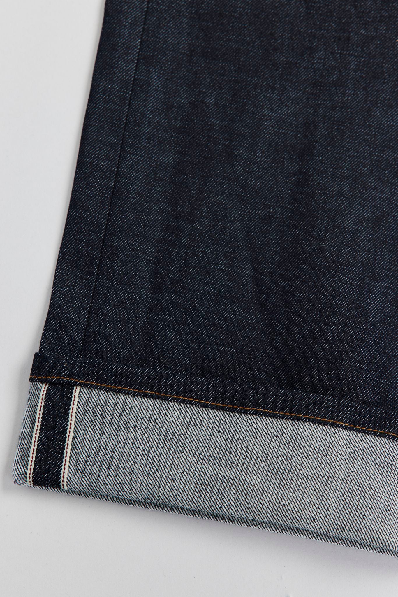 AM1001W RAW SLIM STRAIGHT JEANS