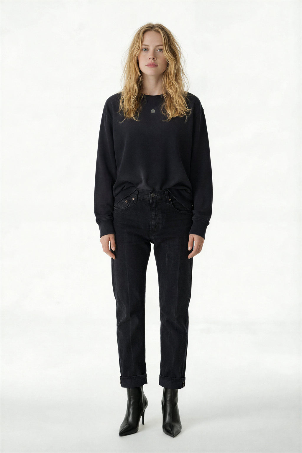 AM1002W LEGENDARY SLIM STRAIGHT JEANS