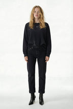 AM1002W LEGENDARY SLIM STRAIGHT JEANS