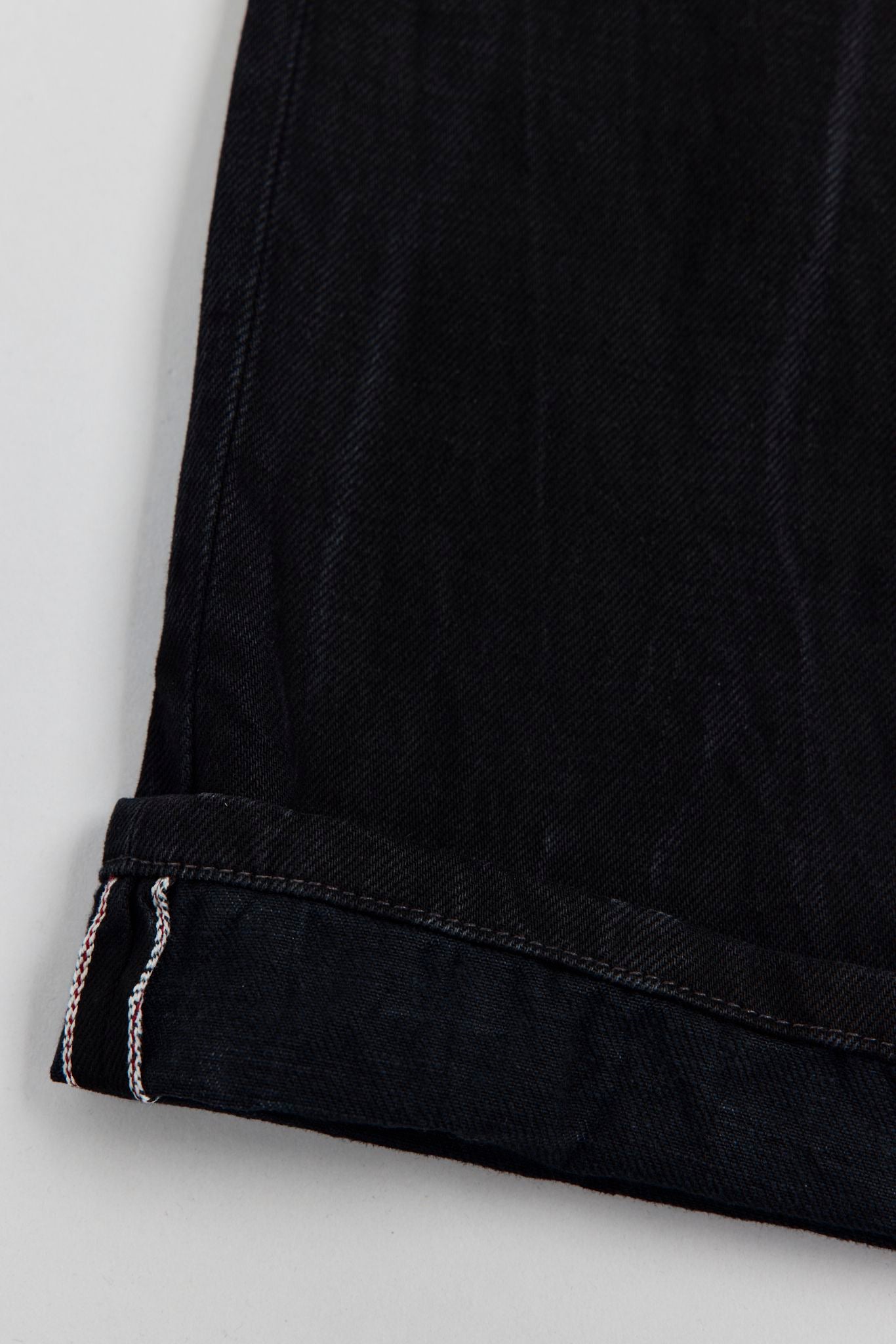 AM1002W LEGENDARY SLIM STRAIGHT JEANS