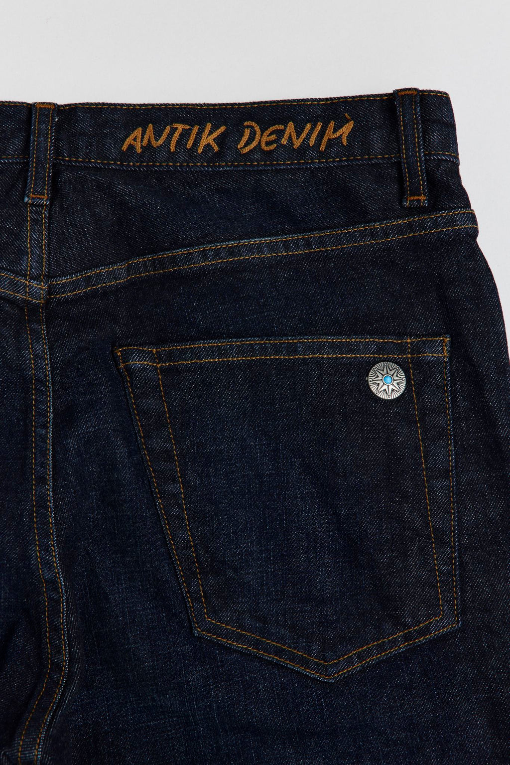 AM1004W LOYALTY SLIM STRAIGHT JEANS