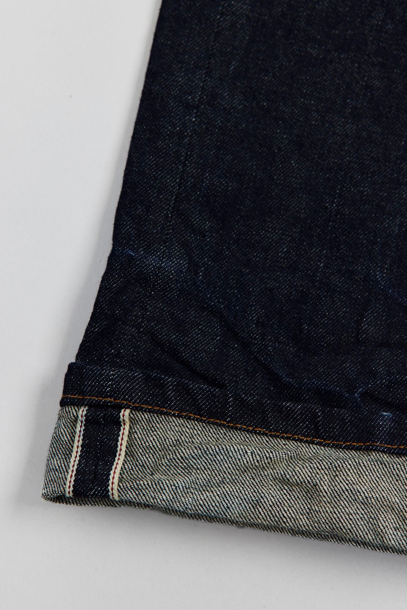AM1004W LOYALTY SLIM STRAIGHT JEANS