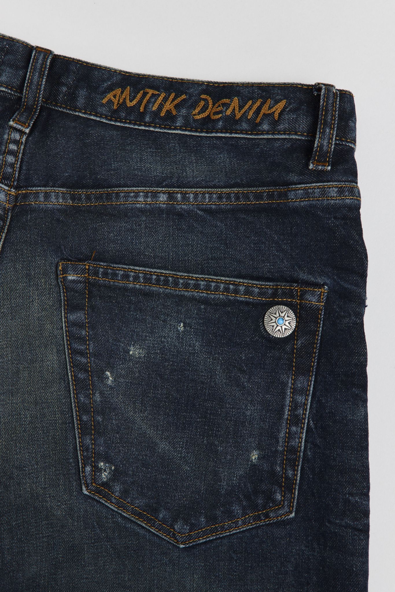 AM1001W HERITAGE SLIM STRAIGHT JEANS
