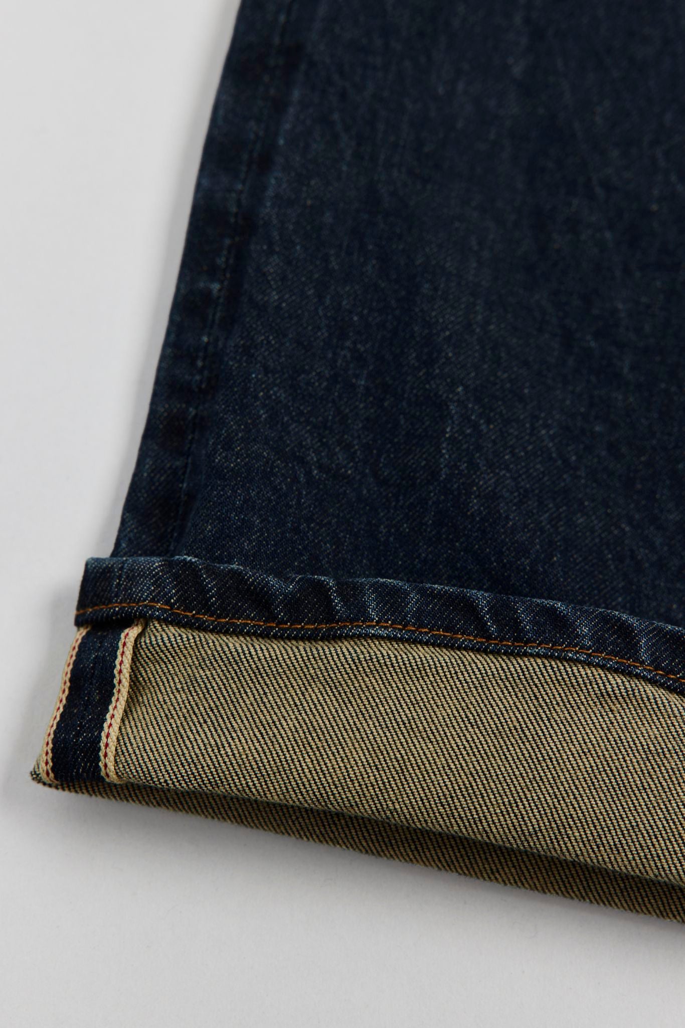 AM1001W HERITAGE SLIM STRAIGHT JEANS